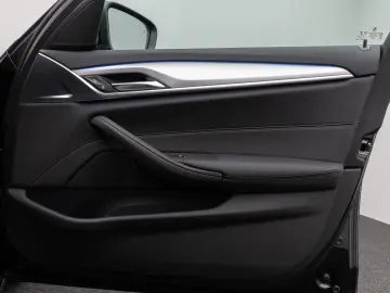 530i Kamera DAB HiFi DrivingAssist Alarm Sport