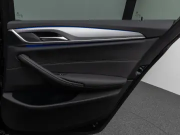 530i Kamera DAB HiFi DrivingAssist Alarm Sport