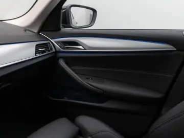 530i Kamera DAB HiFi DrivingAssist Alarm Sport