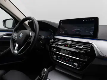 530i Kamera DAB HiFi DrivingAssist Alarm Sport