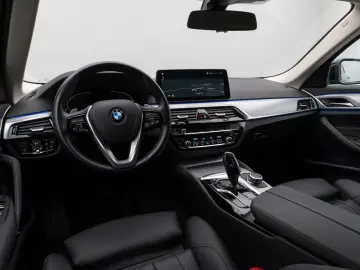 530i Kamera DAB HiFi DrivingAssist Alarm Sport