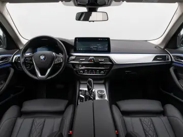 530i Kamera DAB HiFi DrivingAssist Alarm Sport