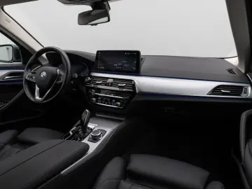 530i Kamera DAB HiFi DrivingAssist Alarm Sport