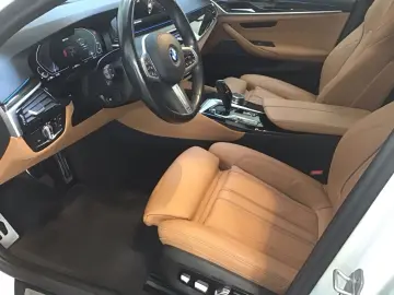 530e xDrive Touring M Sport AHK Harman K Laser