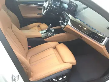 530e xDrive Touring M Sport AHK Harman K Laser