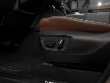 Land Cruiser  Prestige LED