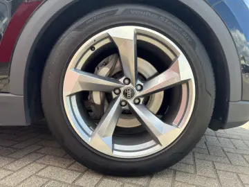 Q8 55 TFSI S-line Bang OL CarPlay AHK PANO Stand