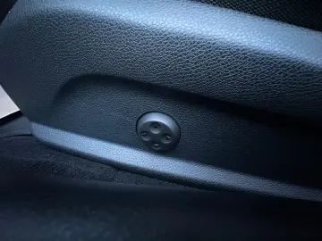 C 300 4M AMG Coupe  Night StHz AHK Sound 4xHighE