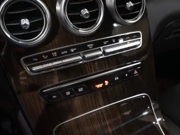 GLC 300 e 4Matic AMG-LINE EXCL-INT 1.HAND KAMERA