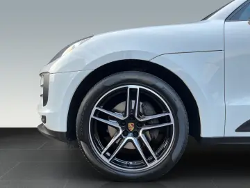 Macan Pano. Luftfed. 75l Apple Car Play LED Sche