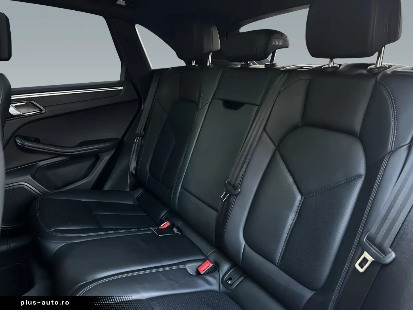 Macan Pano. Luftfed. 75l Apple Car Play LED Sche