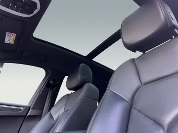 Macan Pano. Luftfed. 75l Apple Car Play LED Sche