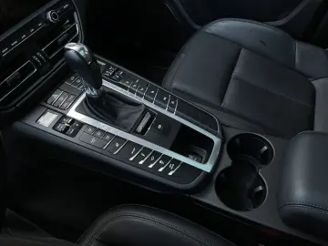 Macan Pano. Luftfed. 75l Apple Car Play LED Sche