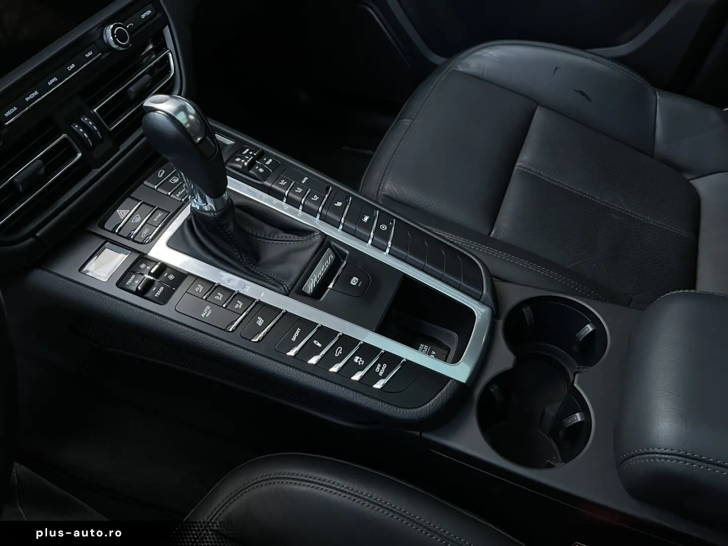 Macan Pano. Luftfed. 75l Apple Car Play LED Sche