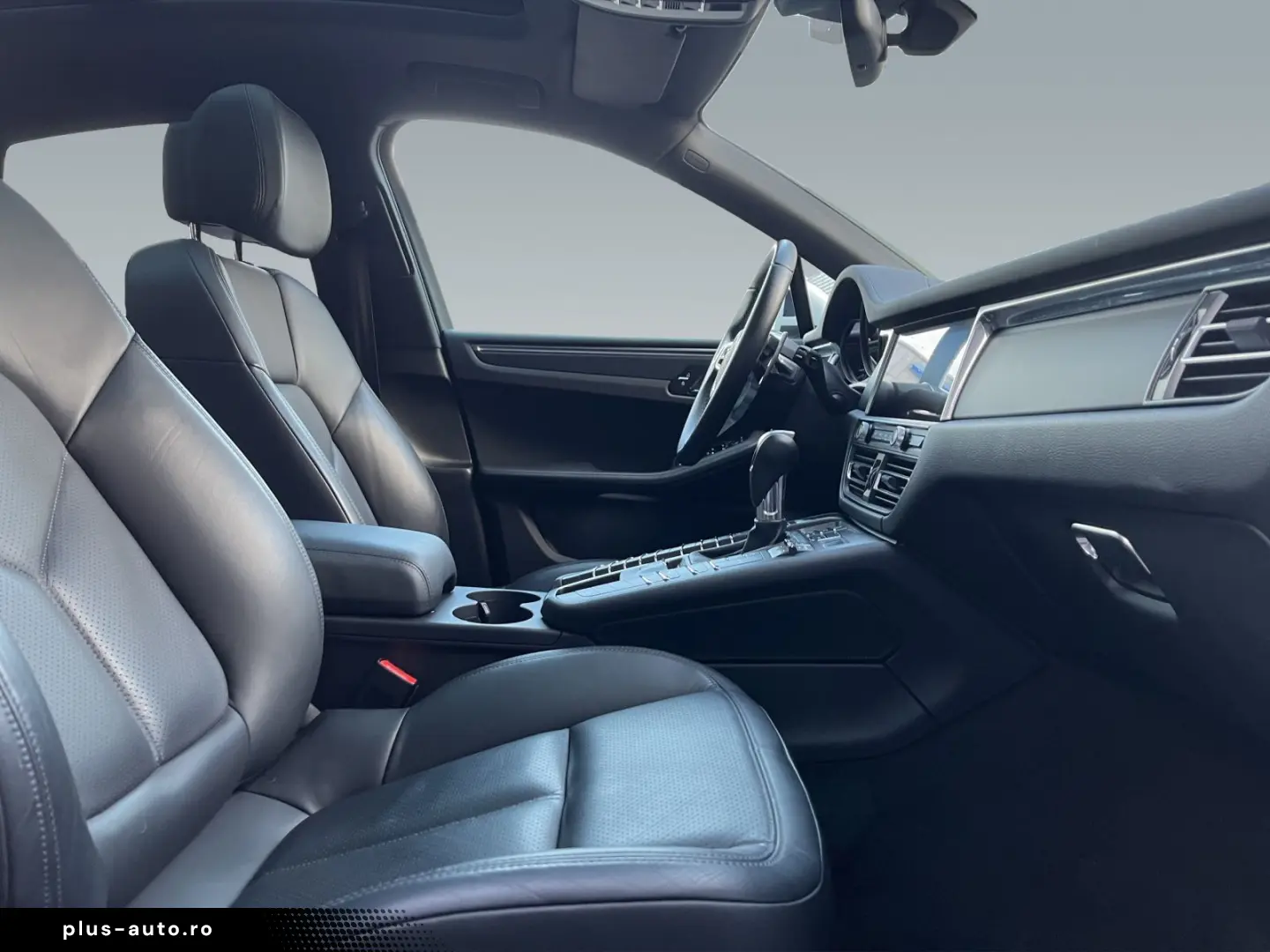 Macan Pano. Luftfed. 75l Apple Car Play LED Sche