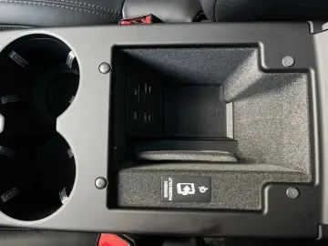 Macan Pano. Luftfed. 75l Apple Car Play LED Sche