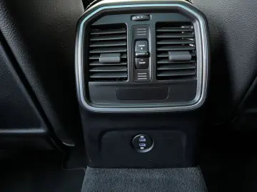 Macan Pano. Luftfed. 75l Apple Car Play LED Sche