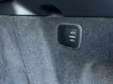 Macan Pano. Luftfed. 75l Apple Car Play LED Sche