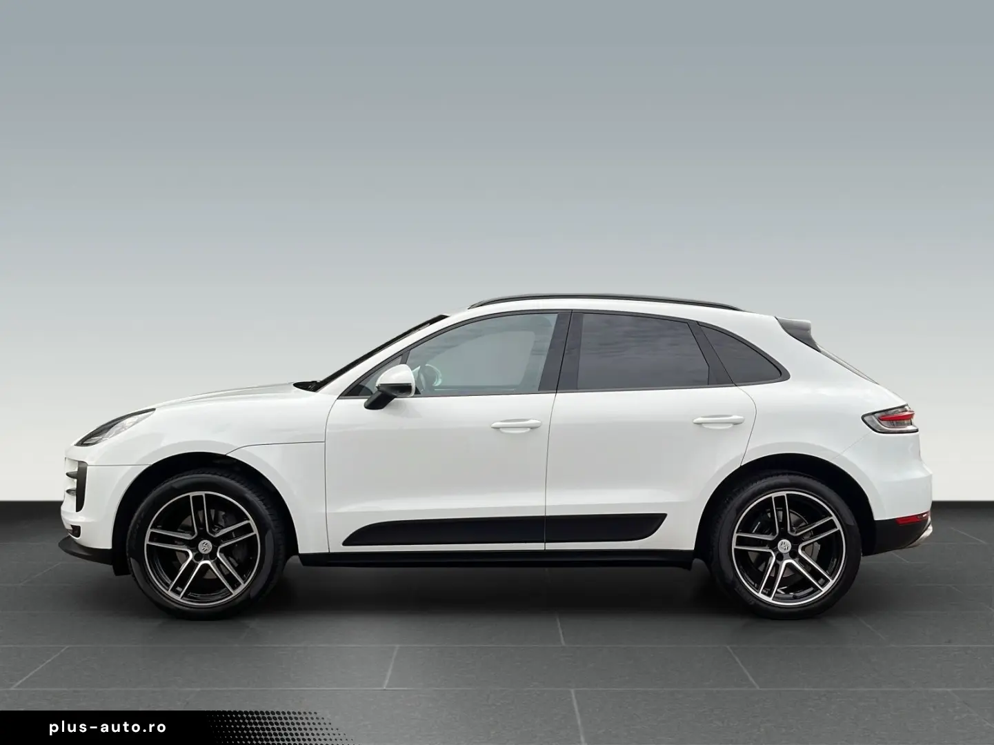 Macan Pano. AHK 75l Servol. Plus Apple Car Play