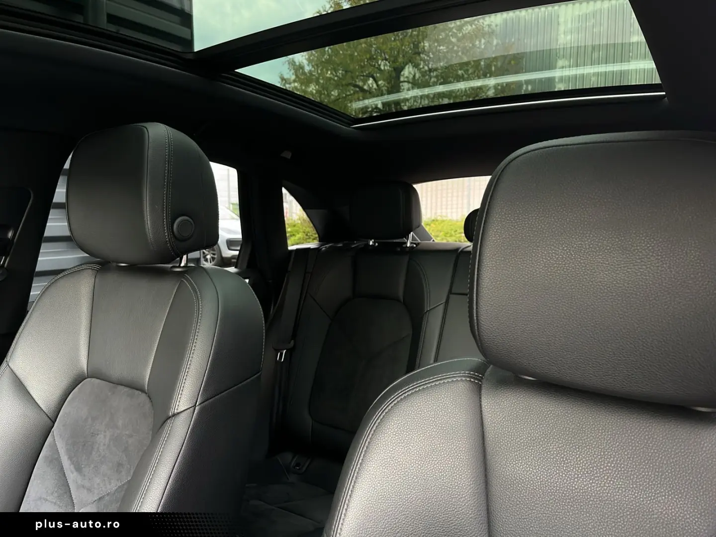 Macan Pano. AHK 75l Servol. Plus Apple Car Play