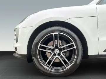 Macan Pano. AHK 75l Servol. Plus Apple Car Play