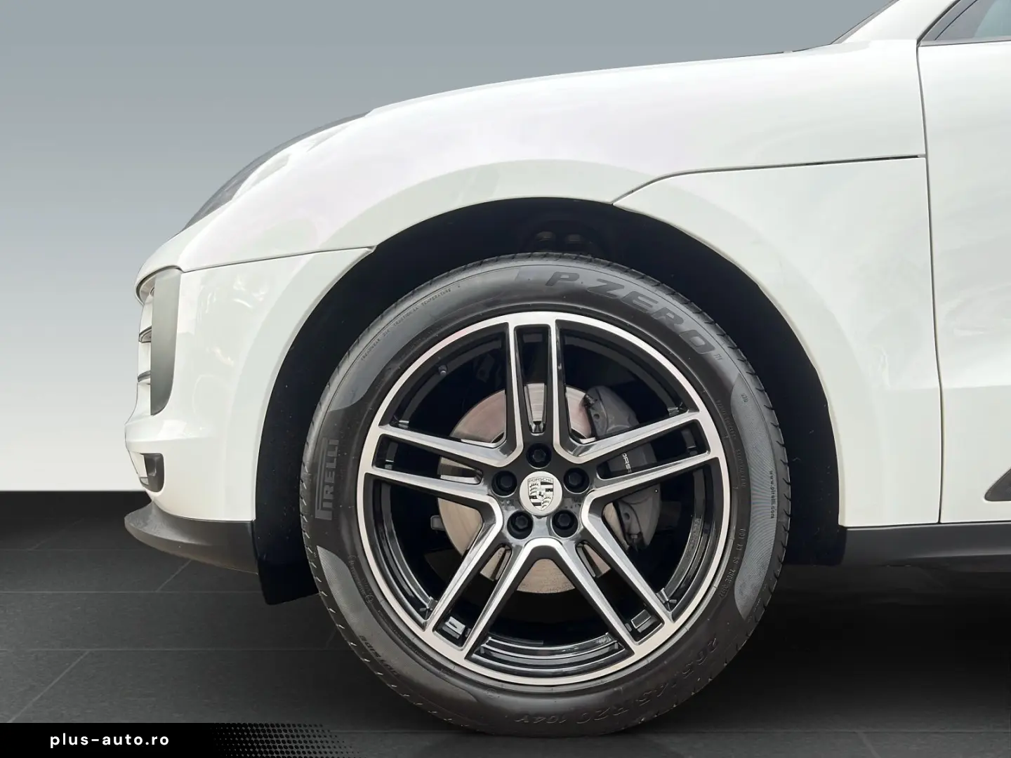 Macan Pano. AHK 75l Servol. Plus Apple Car Play