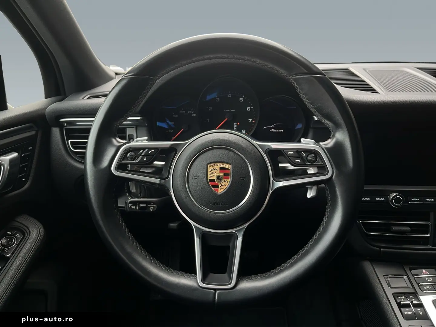 Macan Pano. AHK 75l Servol. Plus Apple Car Play