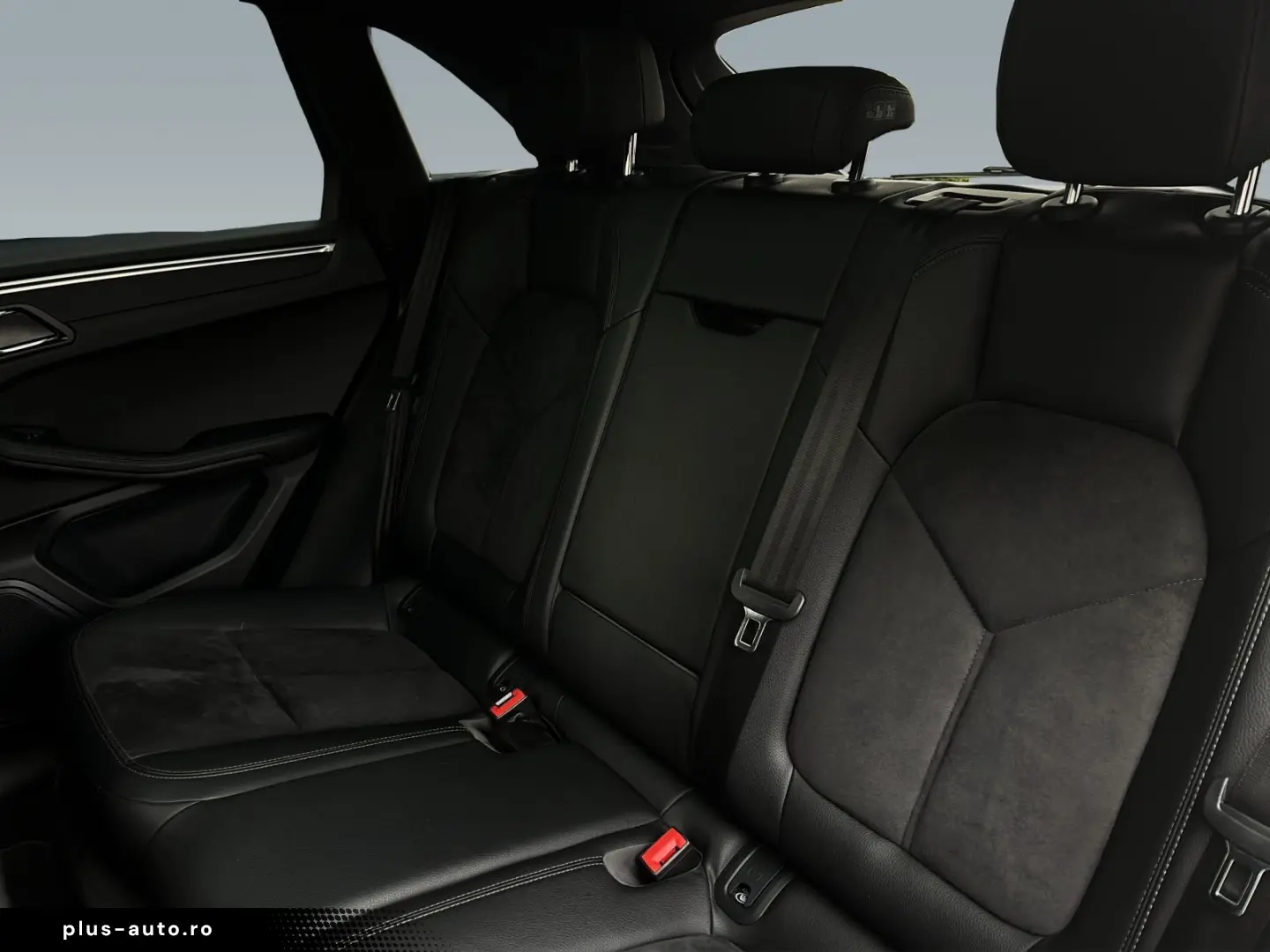 Macan Pano. AHK 75l Servol. Plus Apple Car Play