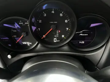 Macan Pano. AHK 75l Servol. Plus Apple Car Play