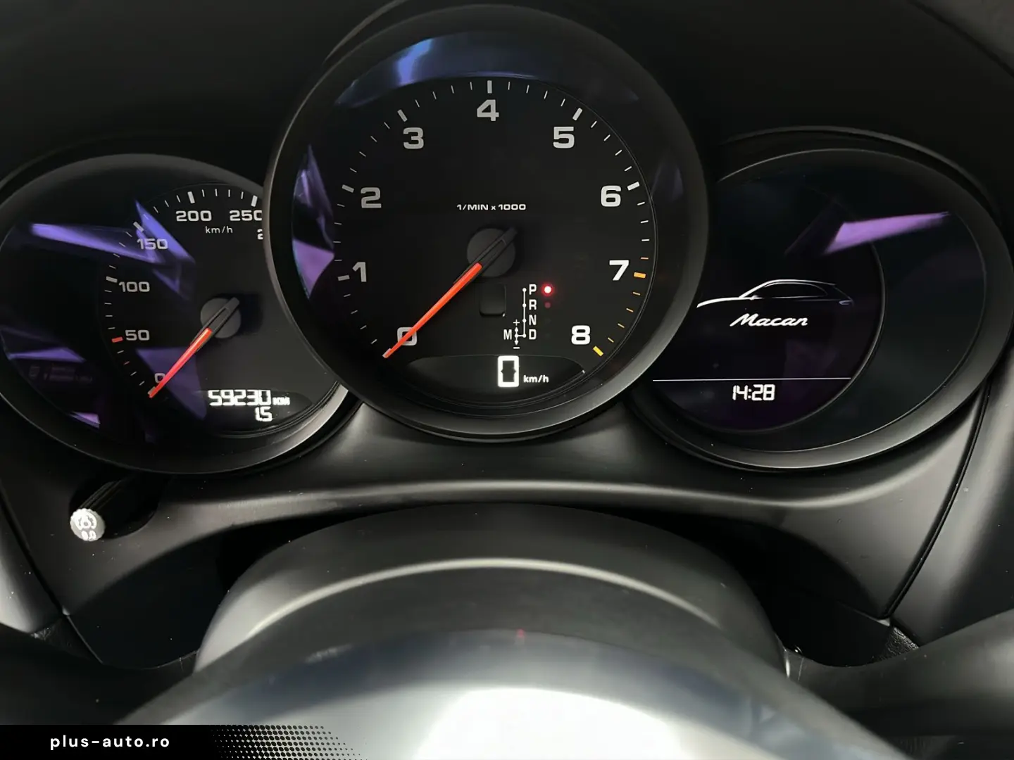 Macan Pano. AHK 75l Servol. Plus Apple Car Play