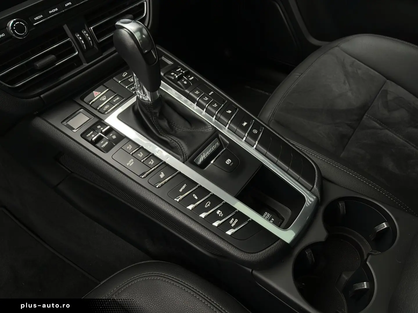 Macan Pano. AHK 75l Servol. Plus Apple Car Play