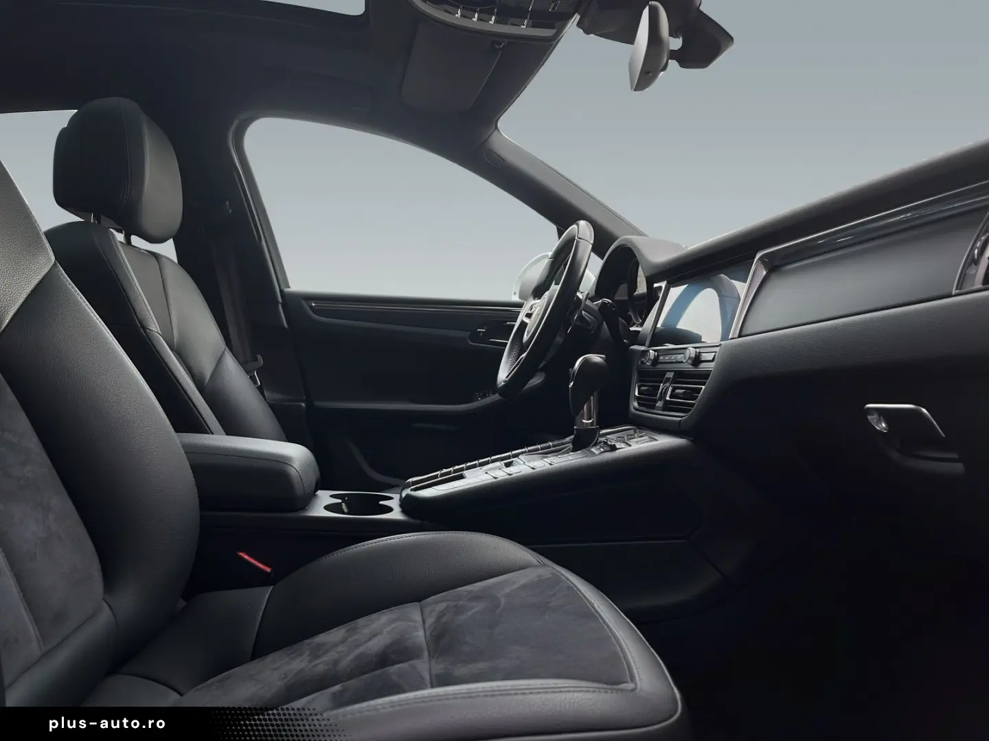 Macan Pano. AHK 75l Servol. Plus Apple Car Play