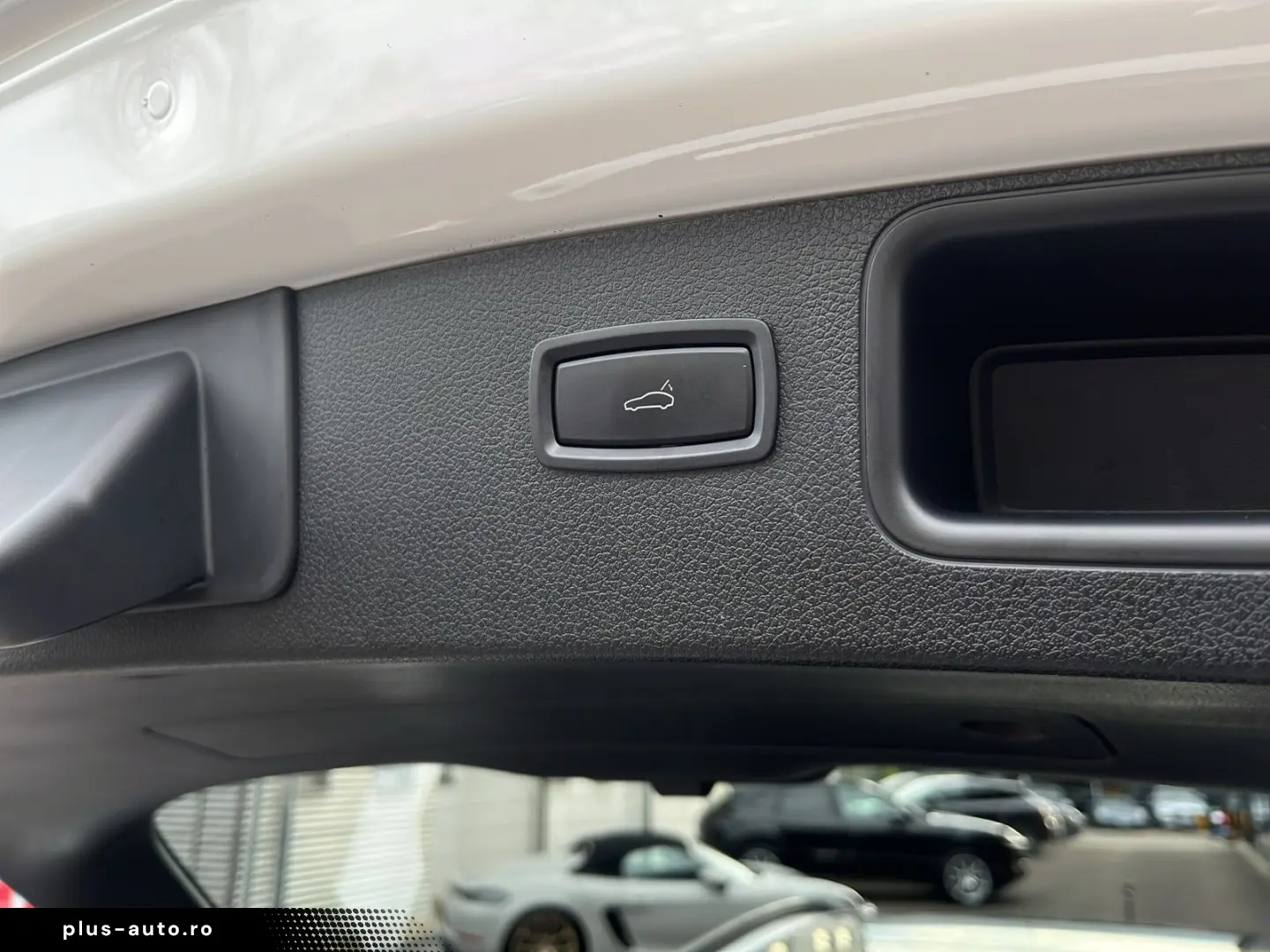 Macan Pano. AHK 75l Servol. Plus Apple Car Play