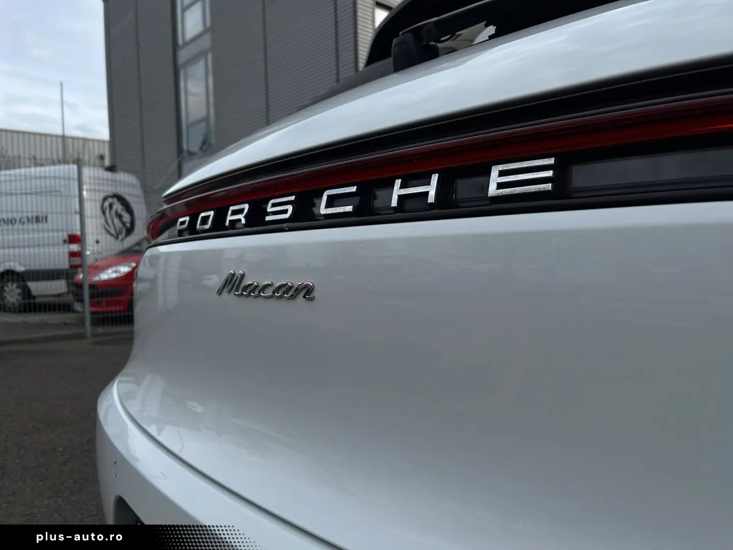 Macan Pano. AHK 75l Servol. Plus Apple Car Play