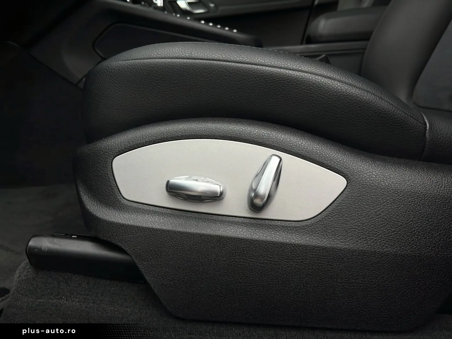 Macan Pano. AHK 75l Servol. Plus Apple Car Play