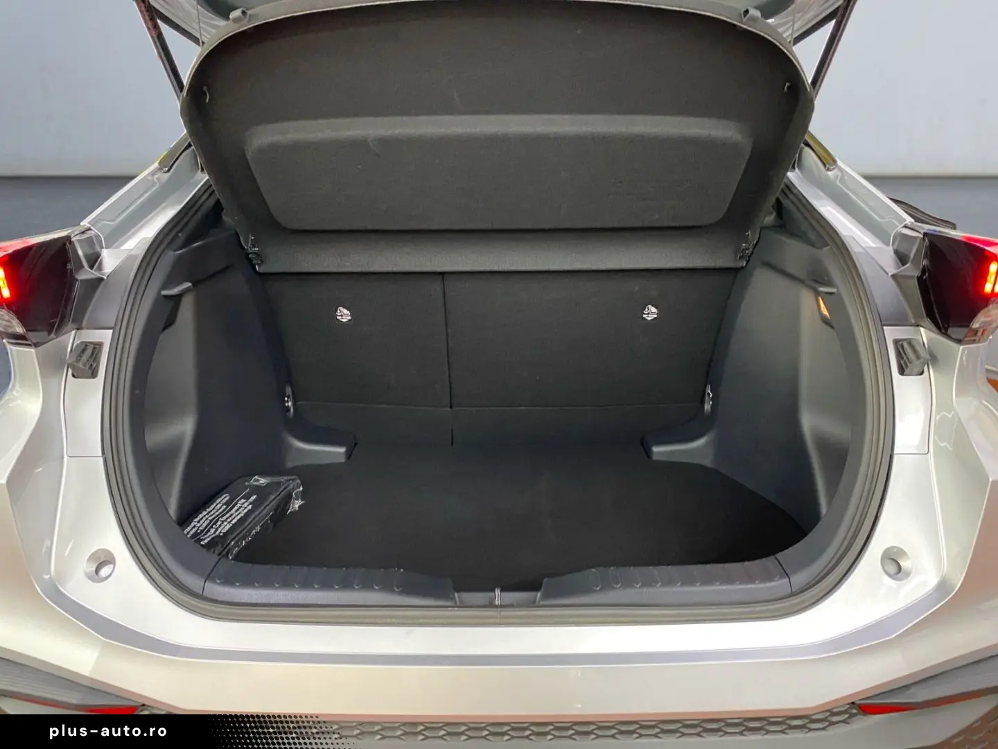 C-HR 1.8 Hybrid Team D  LED ACC CAM Navi PDC SHZ