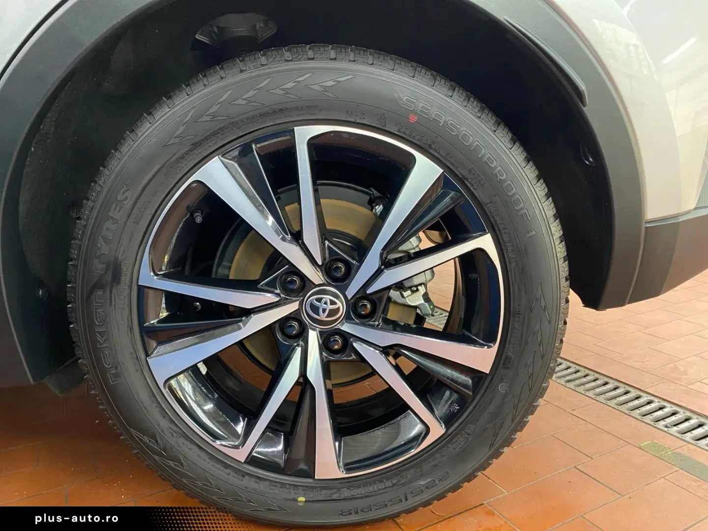 C-HR 1.8 Hybrid Team D  LED ACC CAM Navi PDC SHZ