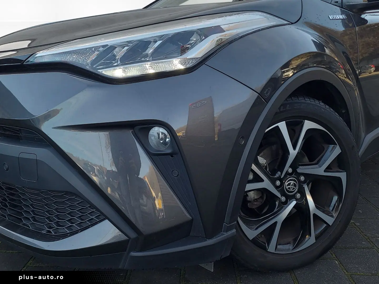 C-HR Hybrid Team D  Smartphone-Integration  LED