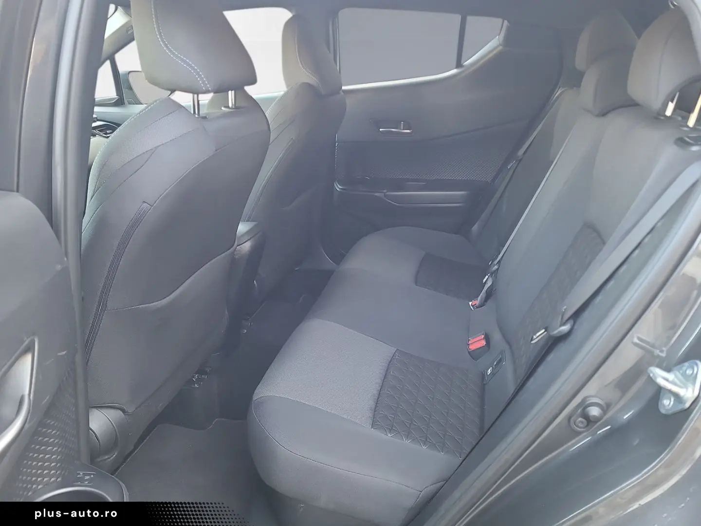 C-HR Hybrid Team D  Smartphone-Integration  LED