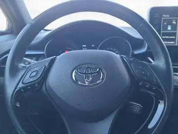 C-HR Hybrid Team D  Smartphone-Integration  LED