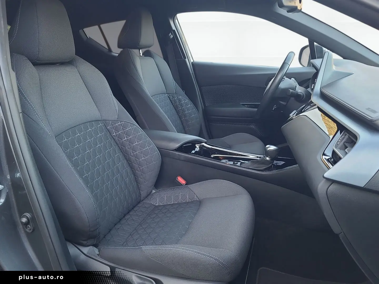 C-HR Hybrid Team D  Smartphone-Integration  LED