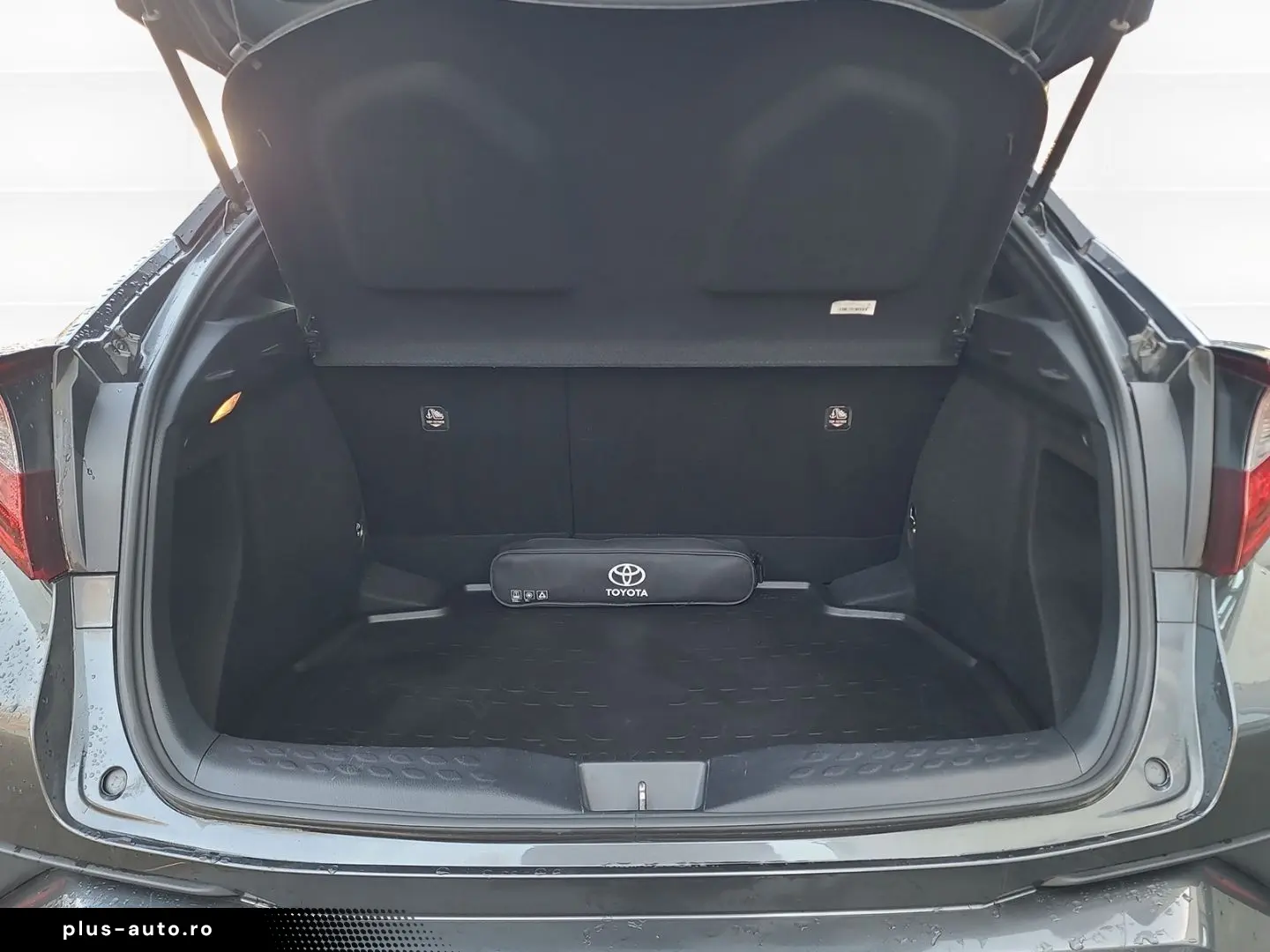 C-HR Hybrid Team D  Smartphone-Integration  LED