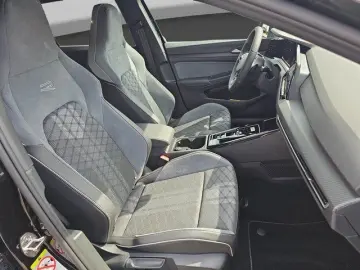 Golf VIII Variant 2.0 TSI 4MOTION DSG R-Line Spo