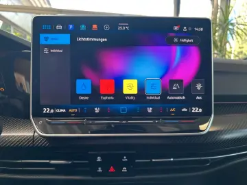 Golf R 2.0TSI Black Edition 19  Nappa H&K 270kmh