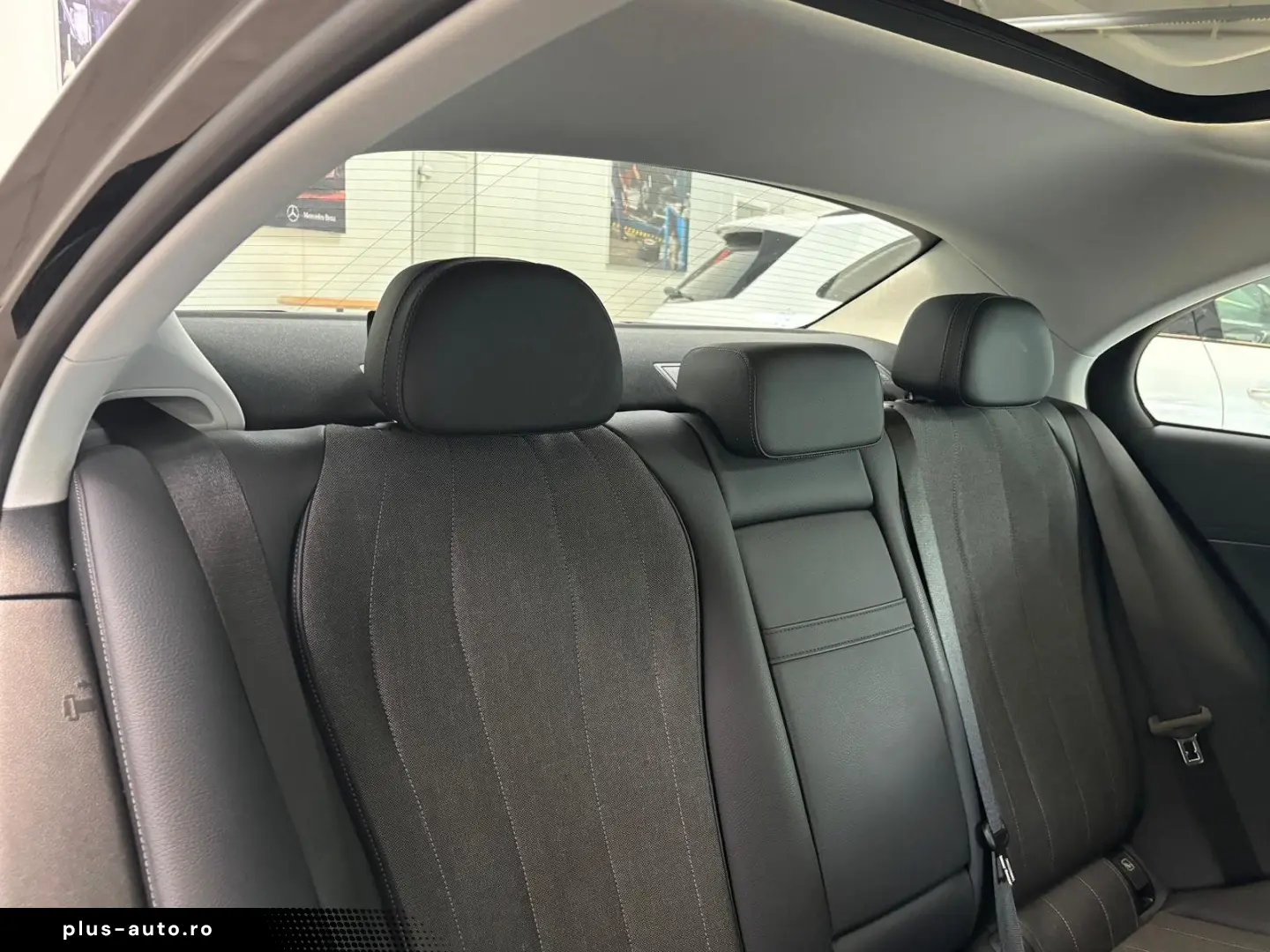 E 200 AVANTGARDE PANO DISTRO 19  KEYLESS CARPLAY