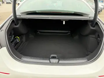 E 200 Avantgarde Advan  AHK Digital DISTR 360