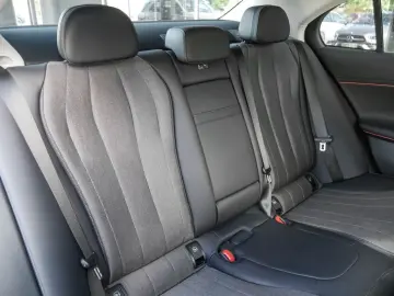 E 200 Limousine AVANTGARDE AMBIENTE MBUX SHZ KAM