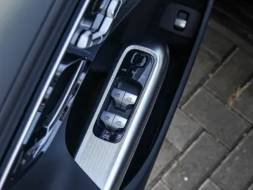 E 200 Limousine AVANTGARDE AMBIENTE MBUX SHZ KAM