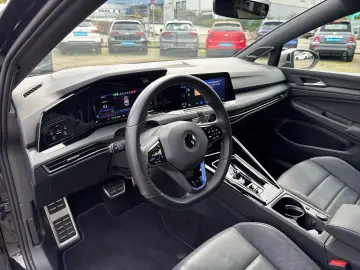 Golf VIII R MATRIX LEDER HARMAN DCC 19