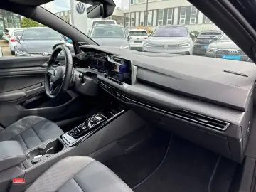 Golf VIII R MATRIX LEDER HARMAN DCC 19